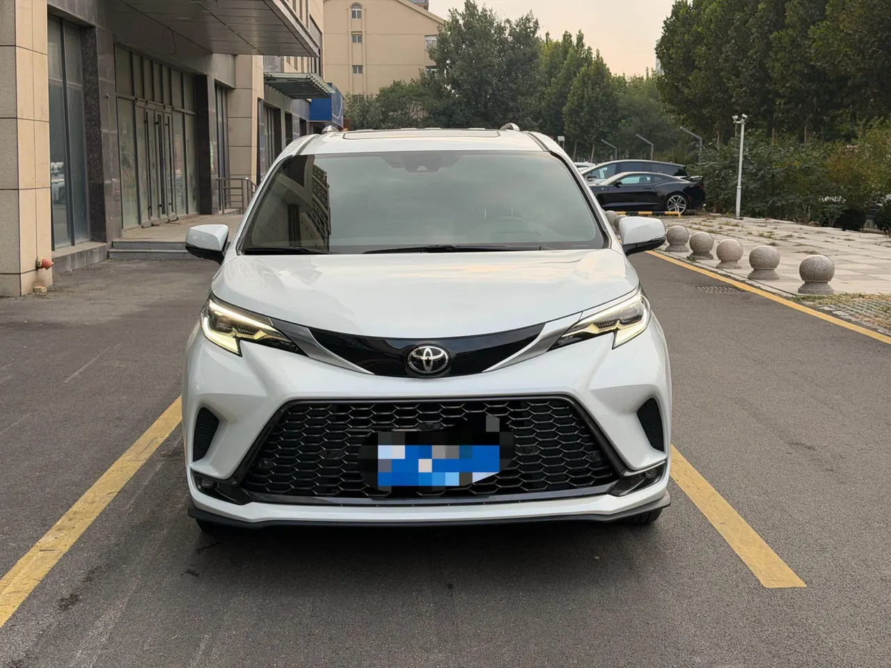 Toyota 2024 Grevia HYBRID 2.5 Stepless Premium PLUS 4WD Automatic Gear 2