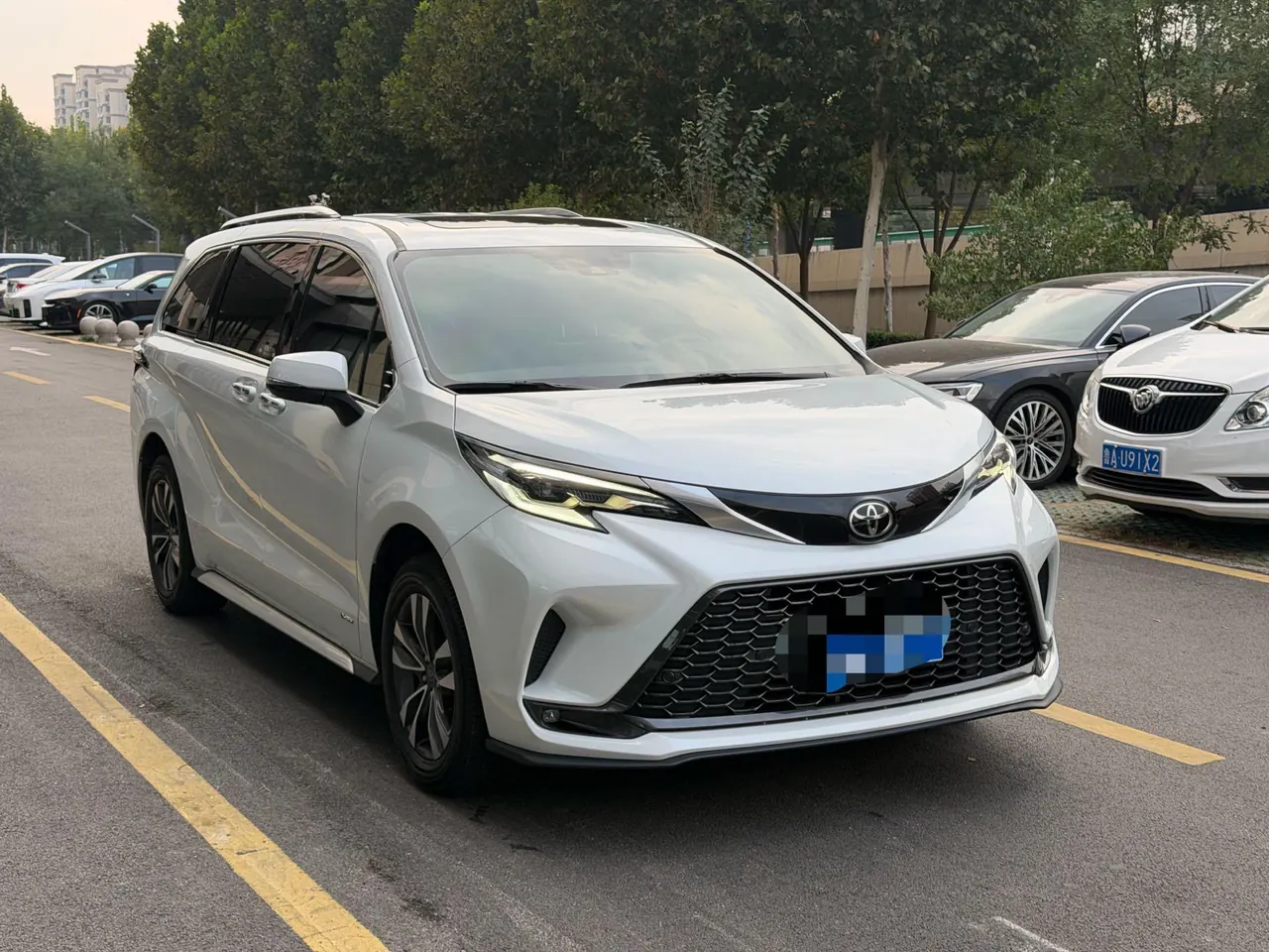 Toyota 2024 Grevia HYBRID 2.5 Stepless Premium PLUS 4WD Automatic Gear 3