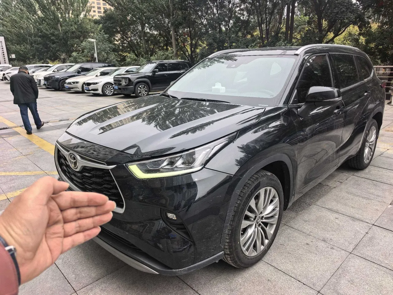 Toyota 2022 Highlander 2.0T 380T 4-wheel drive deluxe 7-seat automatic gear - View 1
