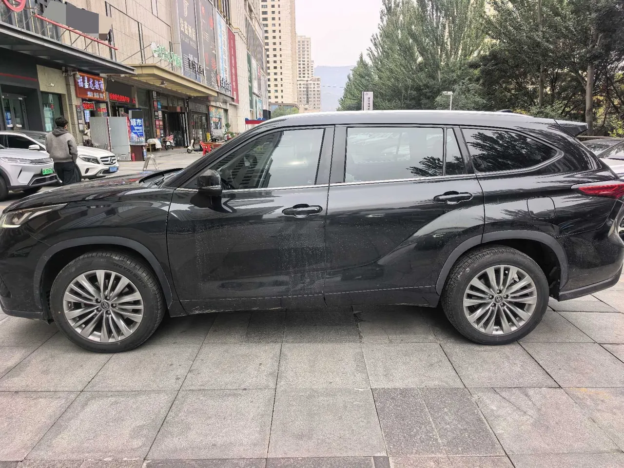 Toyota 2022 Highlander 2.0T 380T 4-wheel drive deluxe 7-seat automatic gear 3