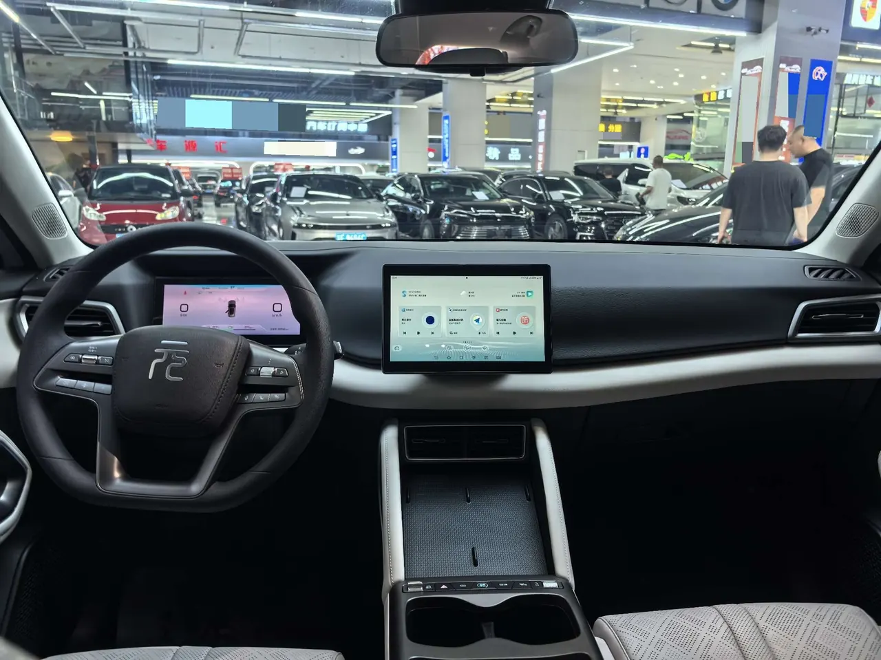 BYD 2025 Yuan UP 301KM Pilot Automatic Gear 10