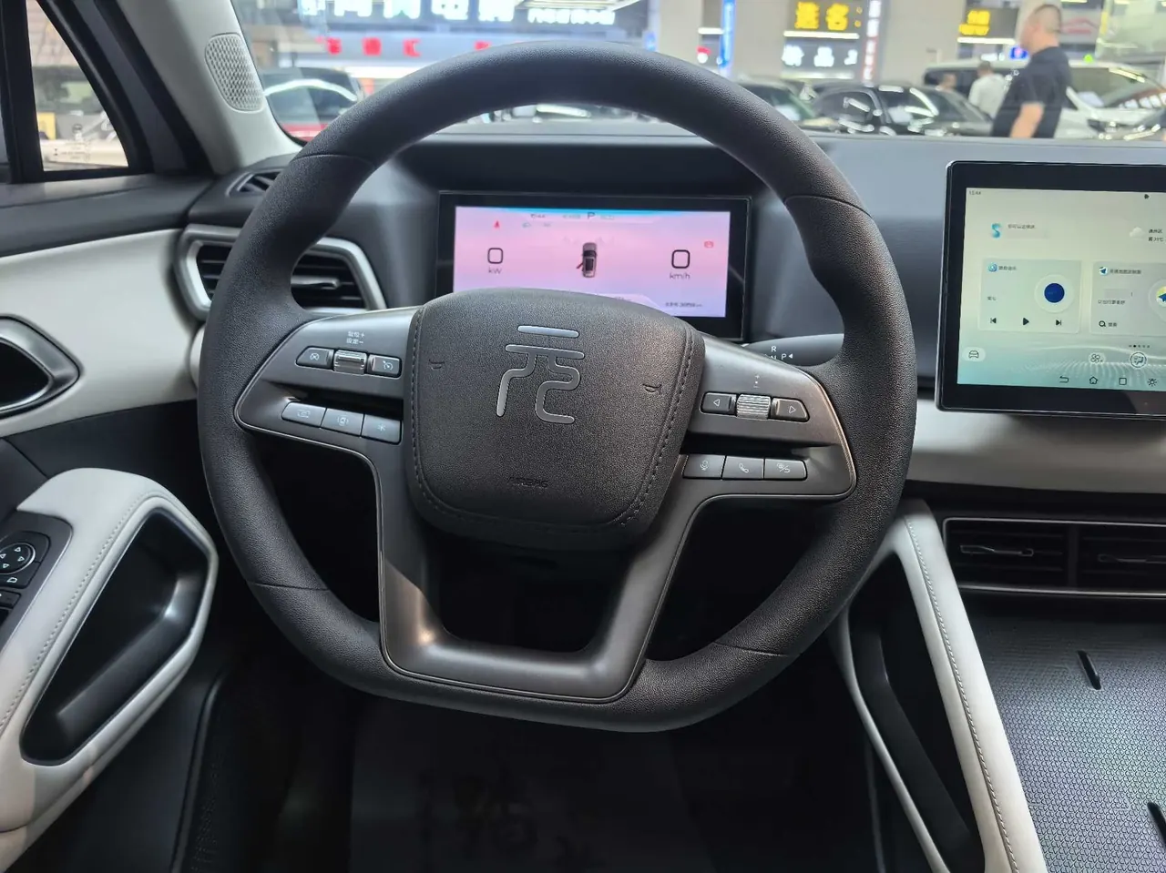BYD 2025 Yuan UP 301KM Pilot Automatic Gear 11