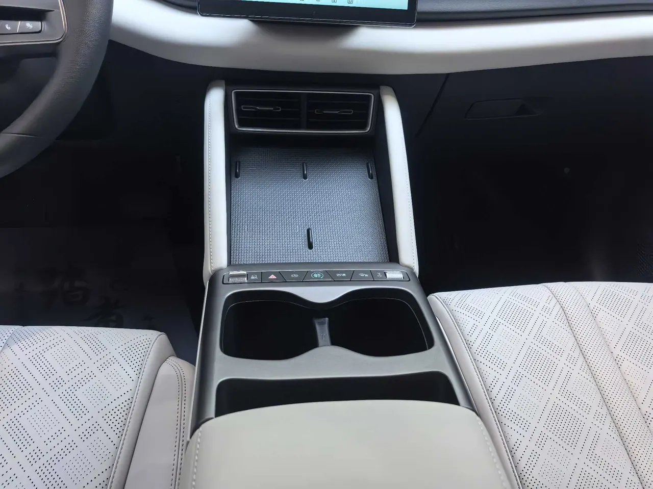 BYD 2025 Yuan UP 301KM Pilot Automatic Gear 12