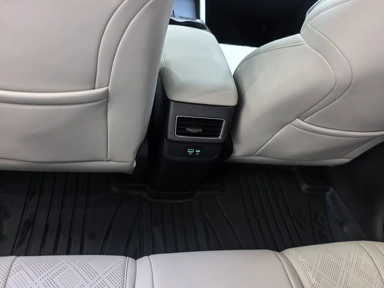 BYD 2025 Yuan UP 301KM Pilot Automatic Gear 13