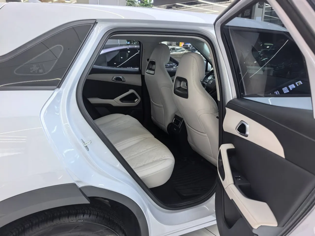 BYD 2025 Yuan UP 301KM Pilot Automatic Gear 18