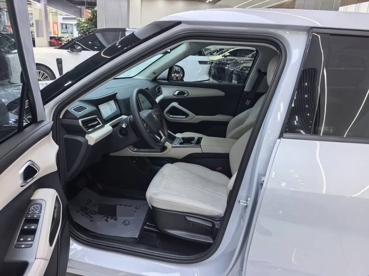 BYD 2025 Yuan UP 301KM Pilot Automatic Gear 6