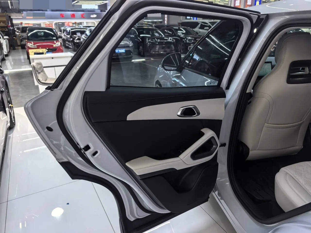BYD 2025 Yuan UP 301KM Pilot Automatic Gear 9