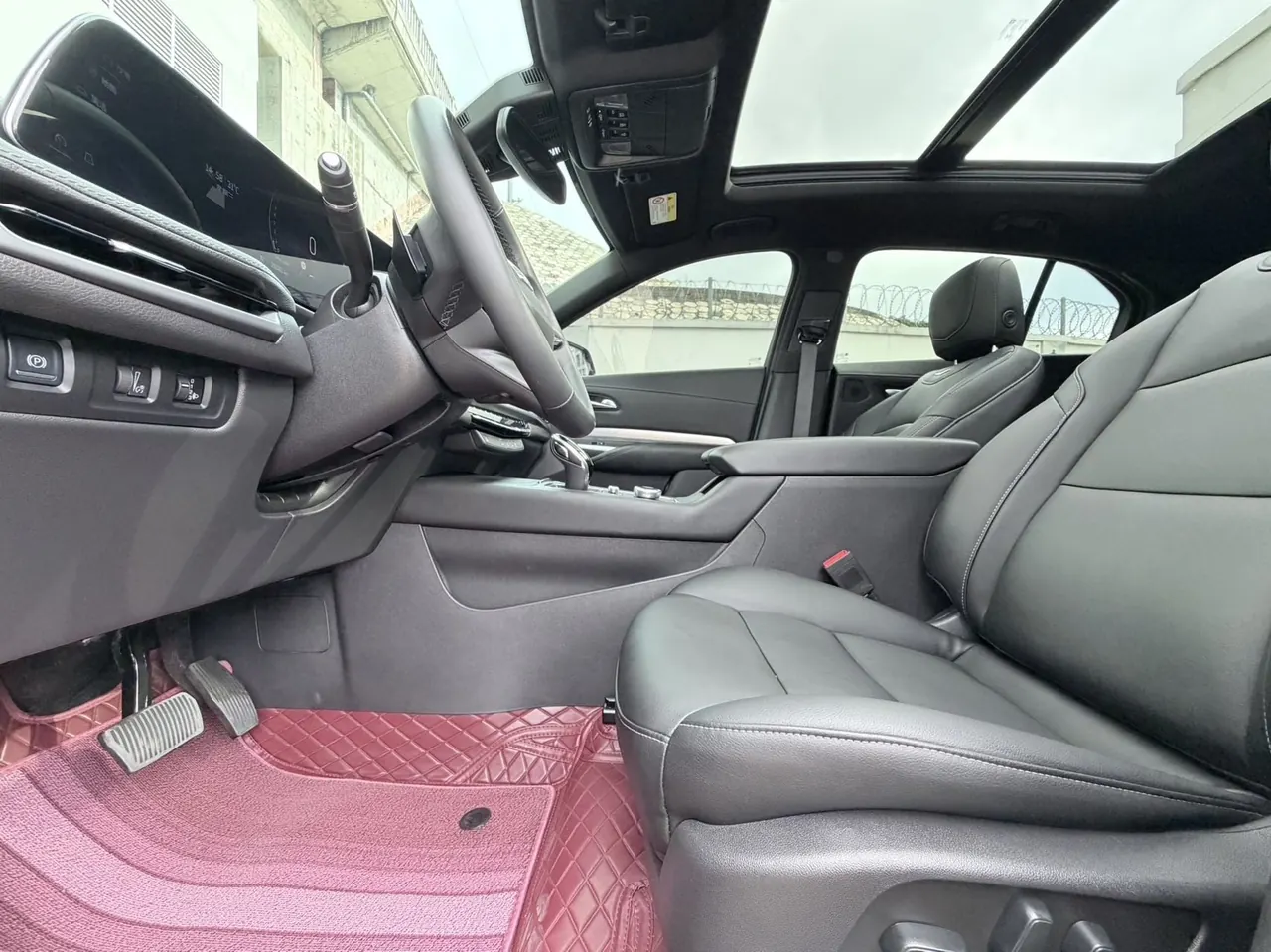 Cadillac 2024 XT4 48V 2.0T 28T Two-Drive Luxury Automatic Gear 4
