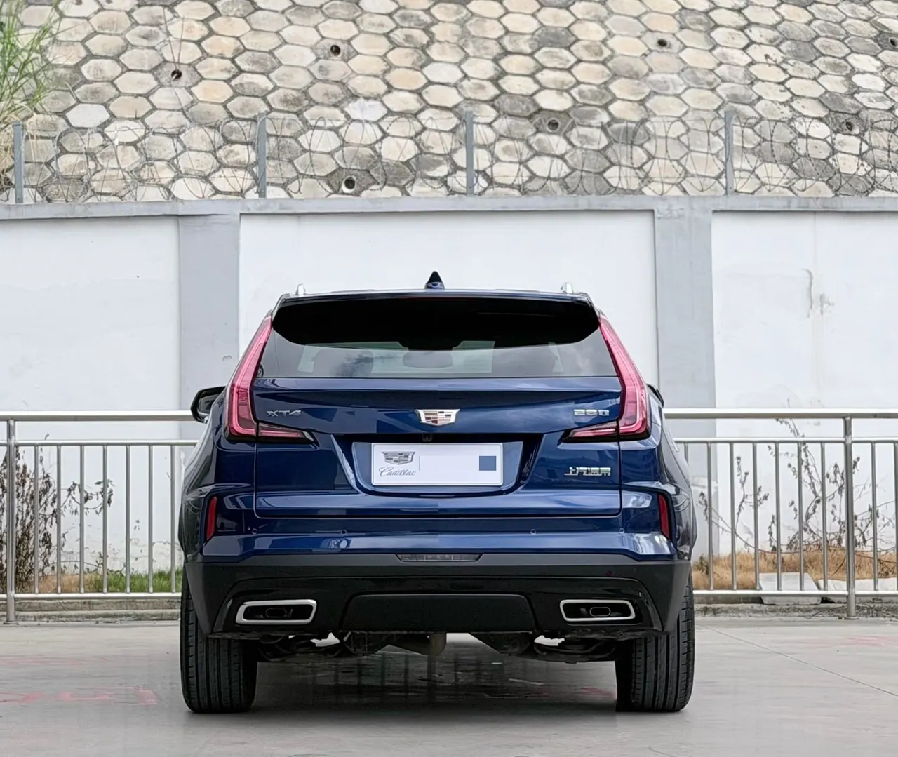 Cadillac 2024 XT4 48V 2.0T 28T Two-Drive Luxury Automatic Gear 8