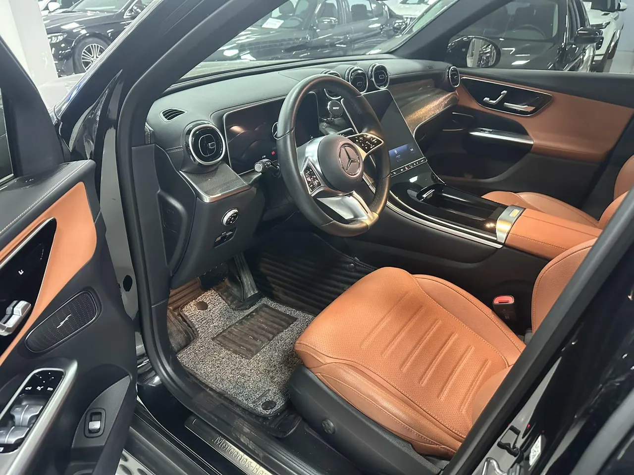 Mercedes Benz 2023 GLC 260 L 4MATIC 48V 2.0T Dynamic 5-seat Automatic Gear 2