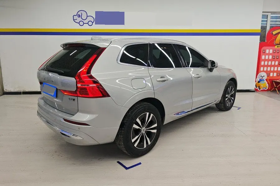 Volvo 2023 XC60 48V 2.0T B5 4-wheel-drive Zhiyi Deluxe Edition Automatic Gear 2