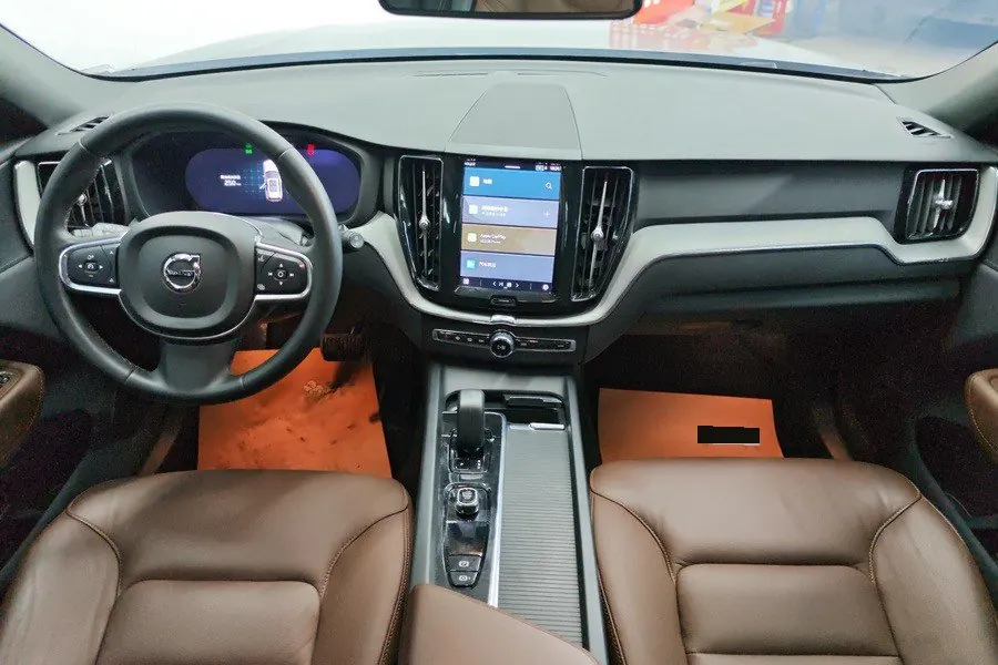 Volvo 2023 XC60 48V 2.0T B5 4-wheel-drive Zhiyi Deluxe Edition Automatic Gear 5