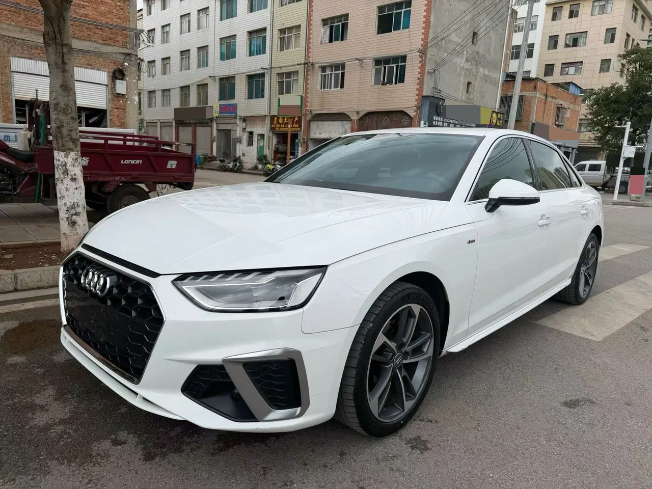 Audi 2020 A4L 2.0TFSI 40TFSI Fashion Dynamic Automatic - View 1