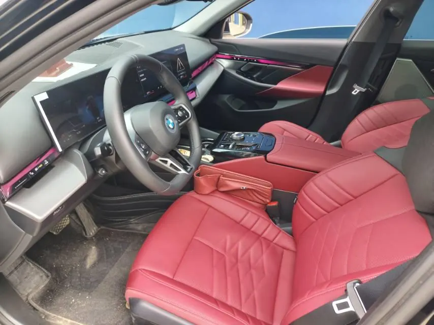 BMW 5 Series 2026 model 525Li 48V 2.0T M Sport Package automatic transmission 4