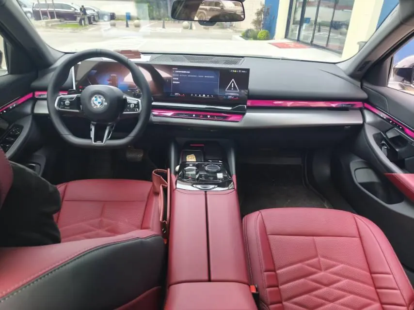 BMW 5 Series 2026 model 525Li 48V 2.0T M Sport Package automatic transmission 6