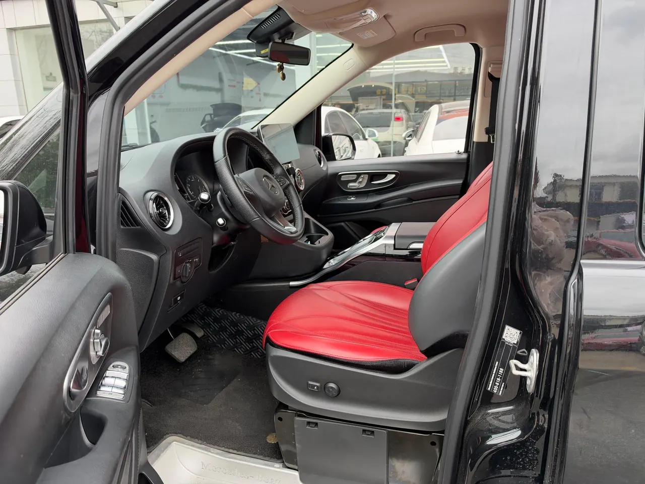 Mercedes Benz 2023 Vito 2.0T Business Edition 7-seat Automatic Gear 2
