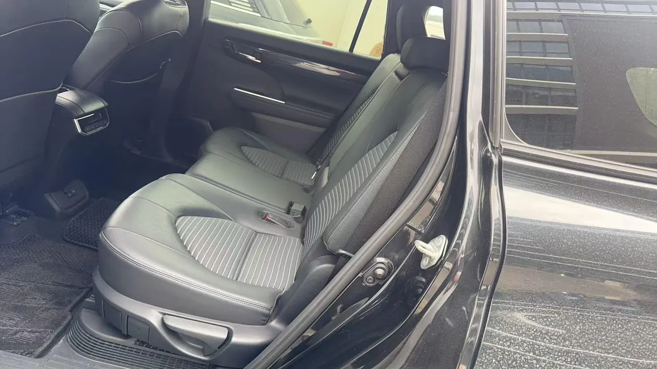 Toyota 2022 Crown Land Release 2.5 Stepless Four-wheel Drive Premium Edition Automatic Gear 3