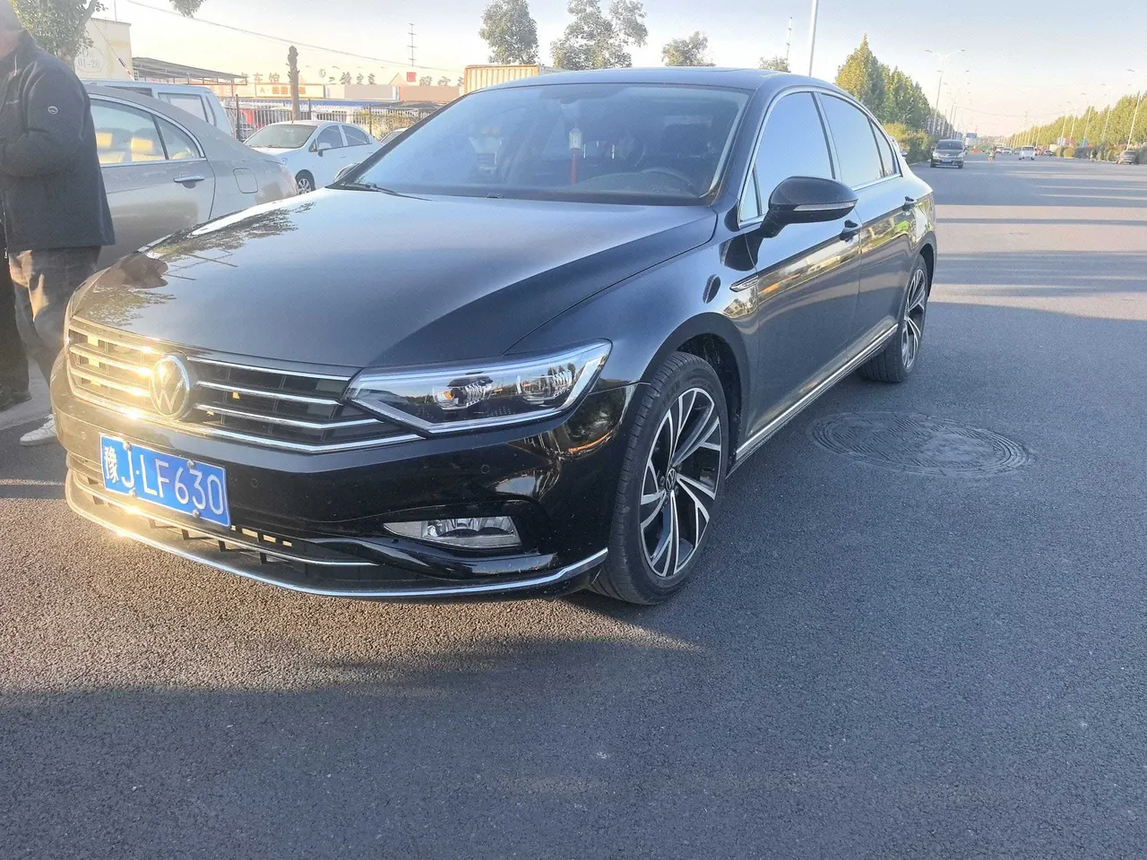 Volkswagen 2020 Magotan 2.0TSI 330TSI luxury automatic transmission - View 1