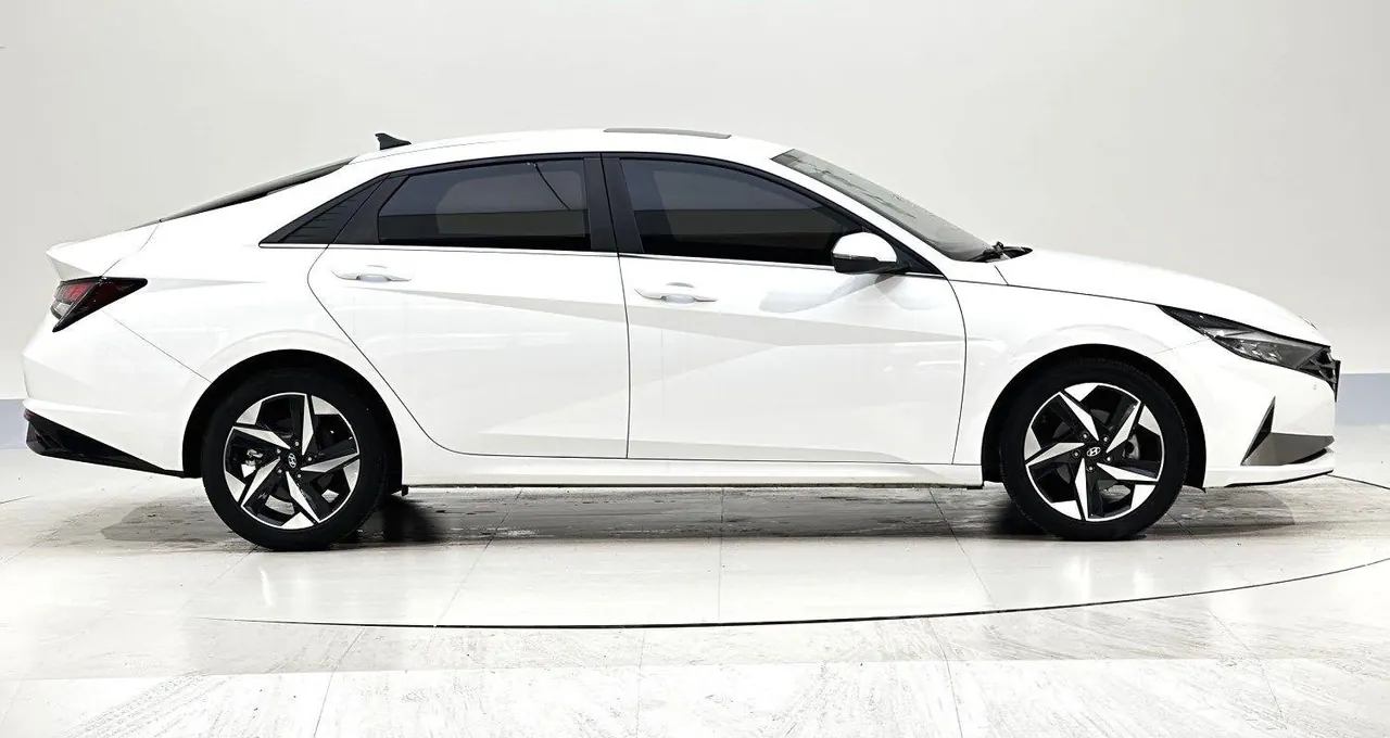 Hyundai 2023 Elantra -3-compartment 1.5 stepless LUX premium automatic gear 2