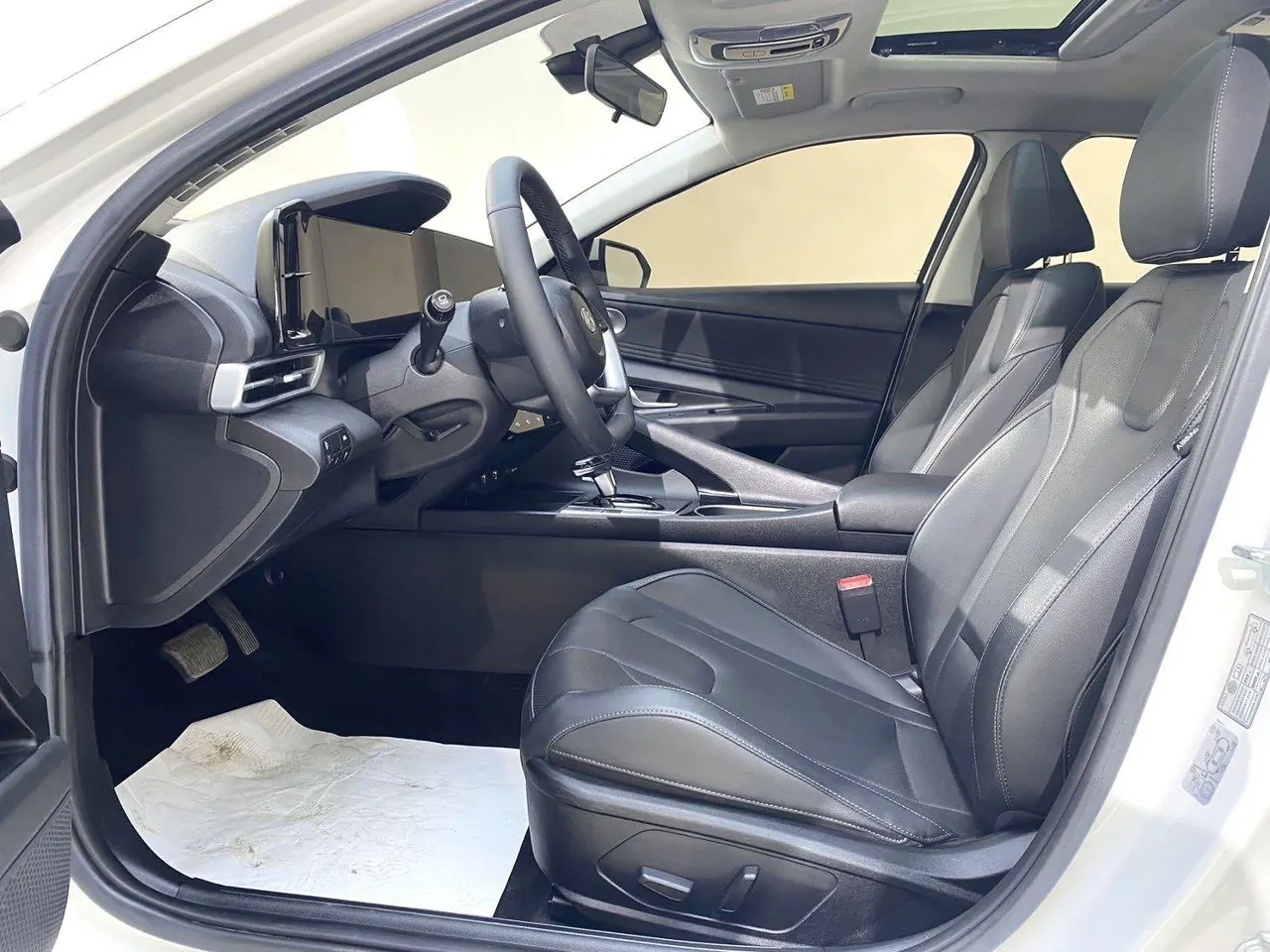 Hyundai 2023 Elantra -3-compartment 1.5 stepless LUX premium automatic gear 3