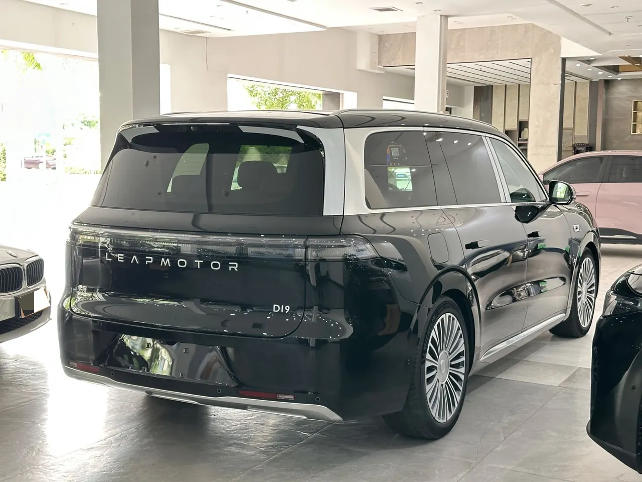 Leapmotor 2026 D 19 500 Zhizun Edition 6-seat Automatic Gear 3