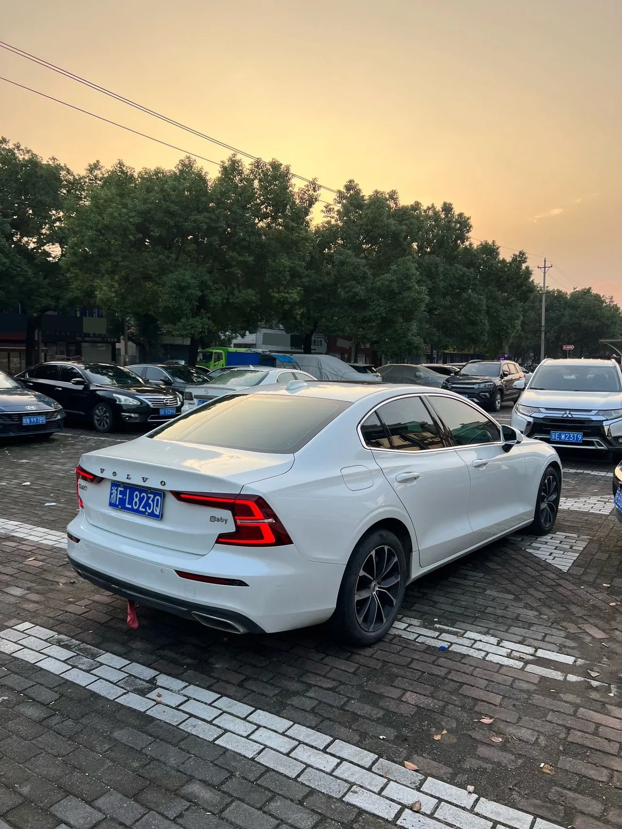 Volvo 2022 S60 48V 2.0T B4 Zhiyi Deluxe Edition Automatic Gear 2