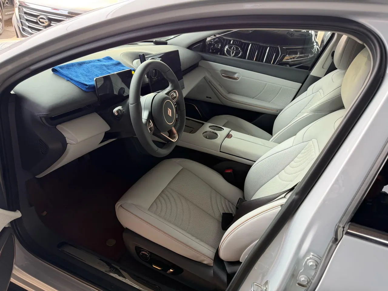 BaoJun 2025 EV 600km Deluxe Edition Automatic Gear 2