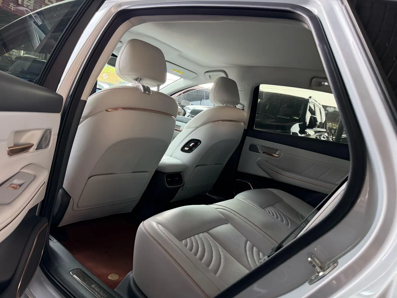 BaoJun 2025 EV 600km Deluxe Edition Automatic Gear 3