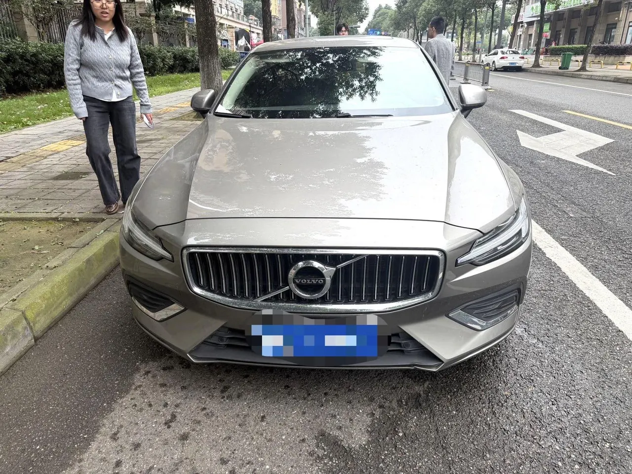 Volvo 2022 S60 48V 2.0T B4 Zhiyi Deluxe Edition Automatic Gear 2