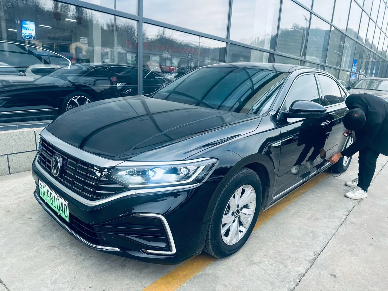 Volkswagen 2025 Passat PHEV 1.4T 430 Business Edition Automatic Gear - View 1