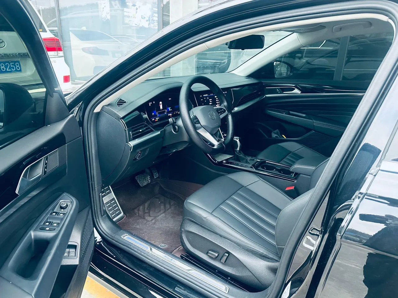 Volkswagen 2025 Passat PHEV 1.4T 430 Business Edition Automatic Gear 5