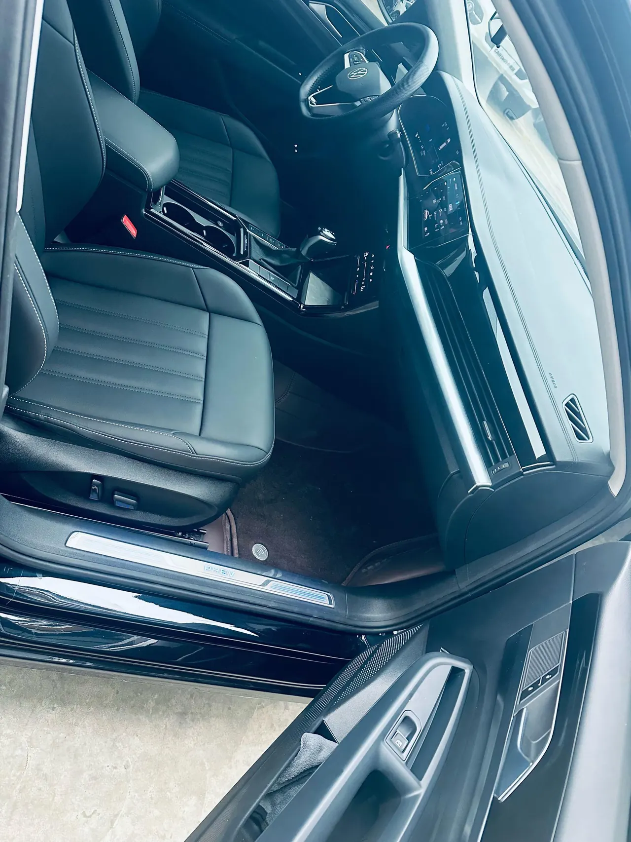 Volkswagen 2025 Passat PHEV 1.4T 430 Business Edition Automatic Gear 6