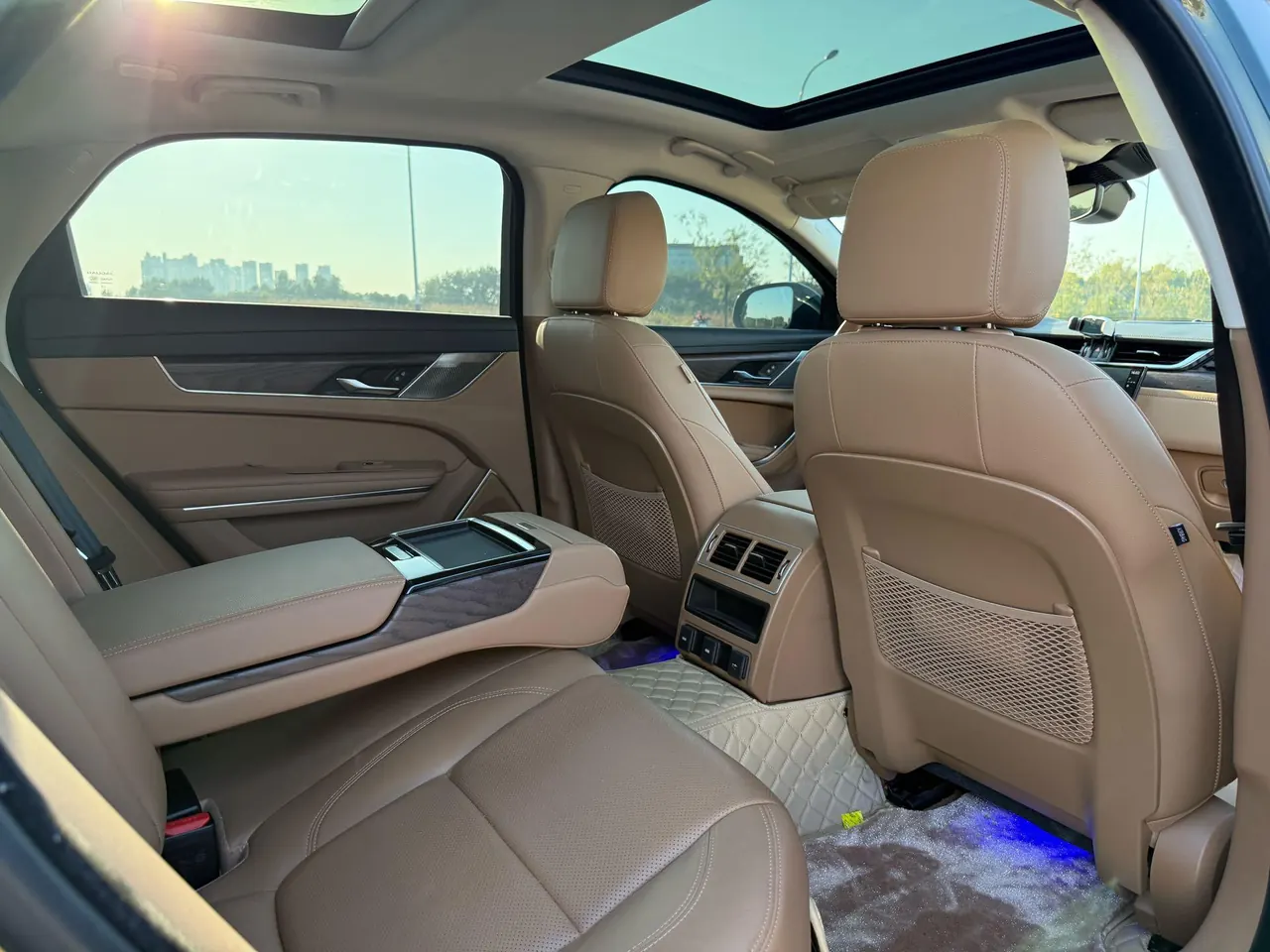 Jaguar 2025 XFL 2.0T P 12500.00g Drive Enjoy Deluxe Edition Automatic Gear 13