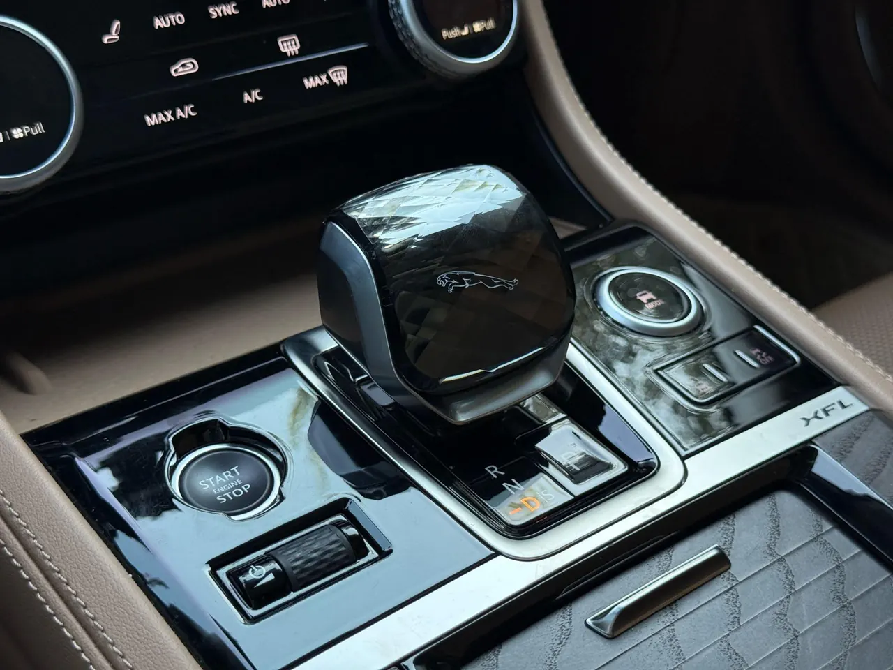 Jaguar 2025 XFL 2.0T P 12500.00g Drive Enjoy Deluxe Edition Automatic Gear 15