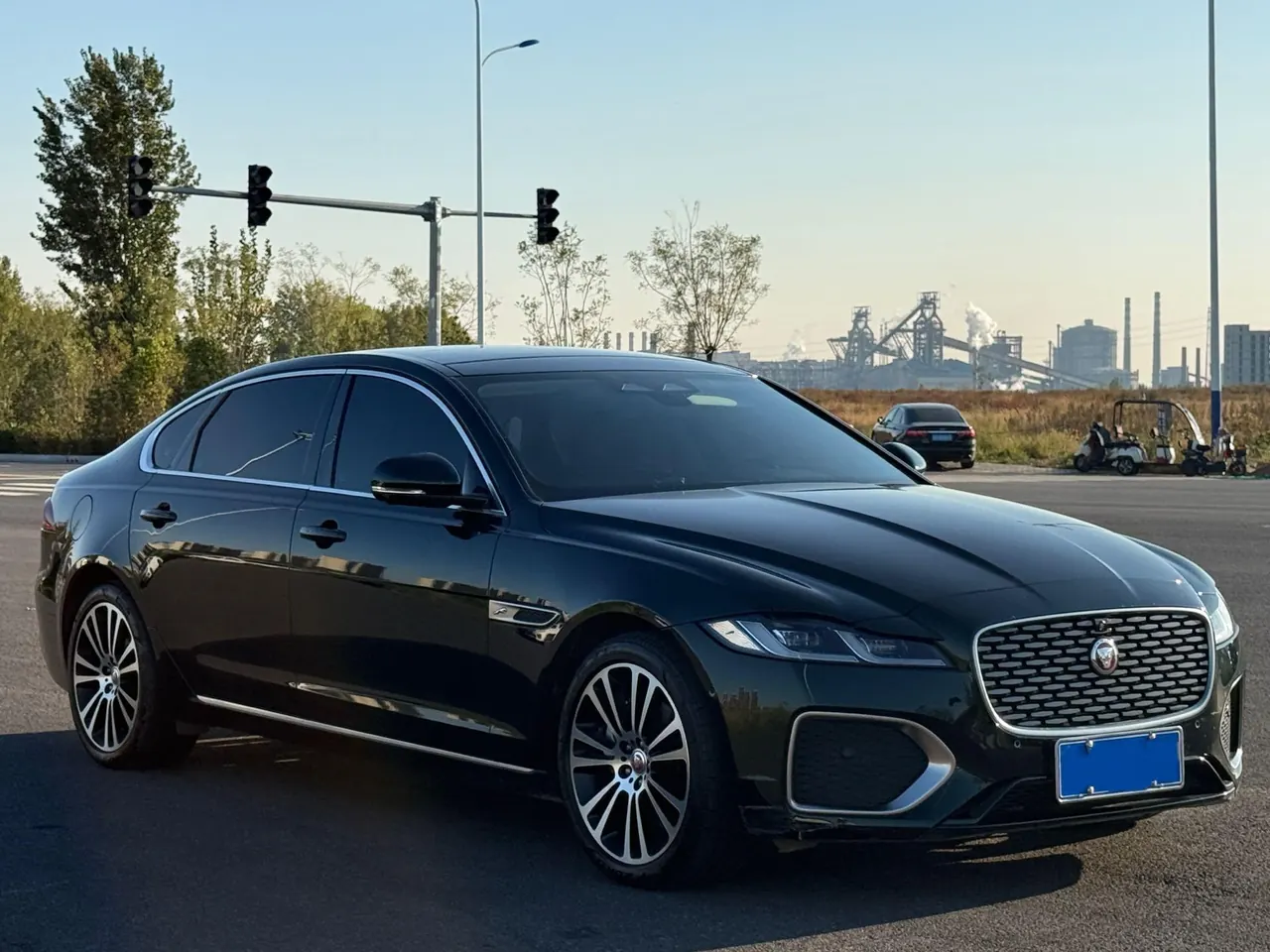 Jaguar 2025 XFL 2.0T P 12500.00g Drive Enjoy Deluxe Edition Automatic Gear 3