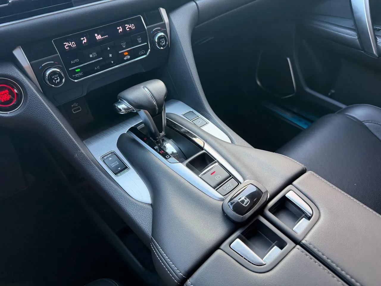 Honda 2023 Crown Road 1.5T Stepless 240TURBO Two-Drive Comfortable Edition Automatic Gear 9