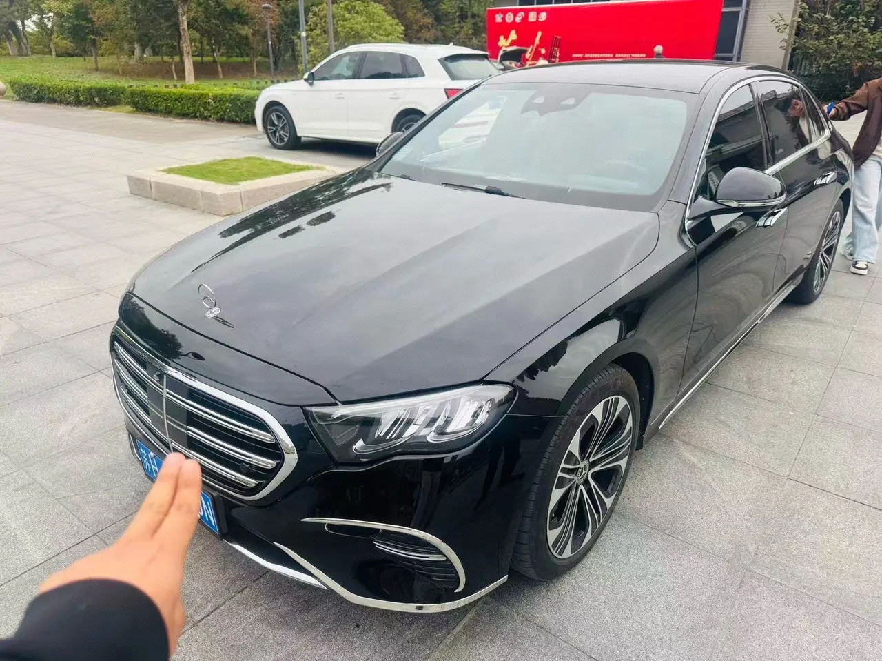 Mercedes Benz E Class 2025 E 300 L 48V 2.0T Luxury Automatic Gear - View 1
