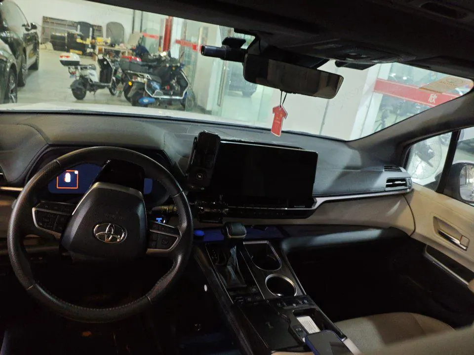 Toyota 2021 Sana 2.5 Stepless Extreme Edition Automatic Transmission 3