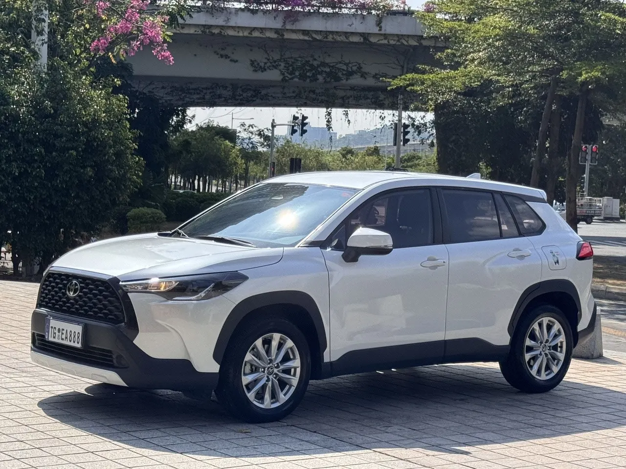 Toyota 2024 Corolla Cross 2.0 CVT Pioneer Edition, Automatic Transmission - View 1