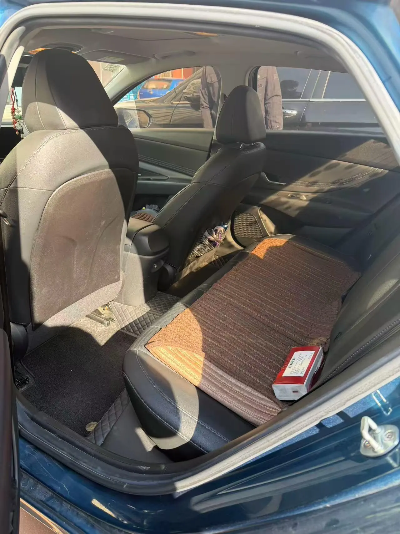 Hyundai 2021 Elantra -3-compartment 1.5 stepless LUX premium automatic gear 3