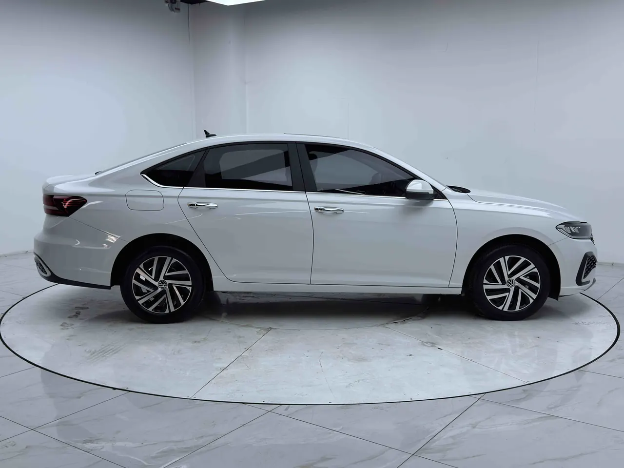Volkswagen 2024 LaVida 1.5 Star 5 Million Edition Automatic Gear 2