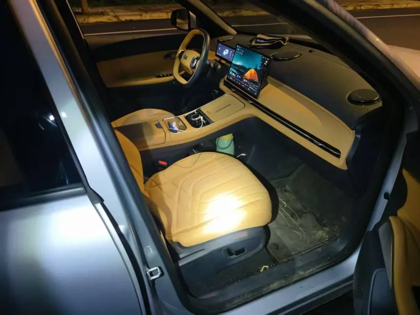 Geely Galaxy 2025 Starship 7 EM-i 1.5 55km Discovery Edition Automatic Gear 2