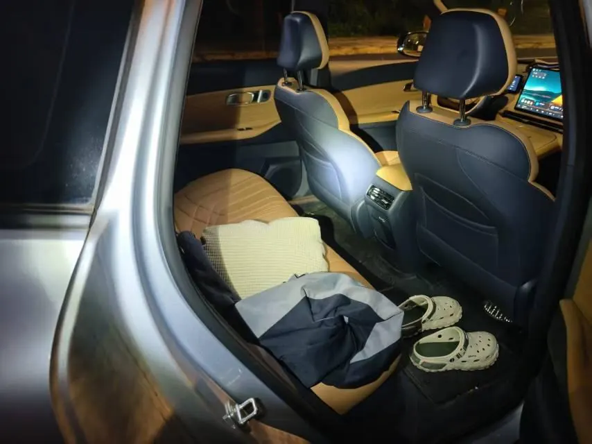 Geely Galaxy 2025 Starship 7 EM-i 1.5 55km Discovery Edition Automatic Gear 3
