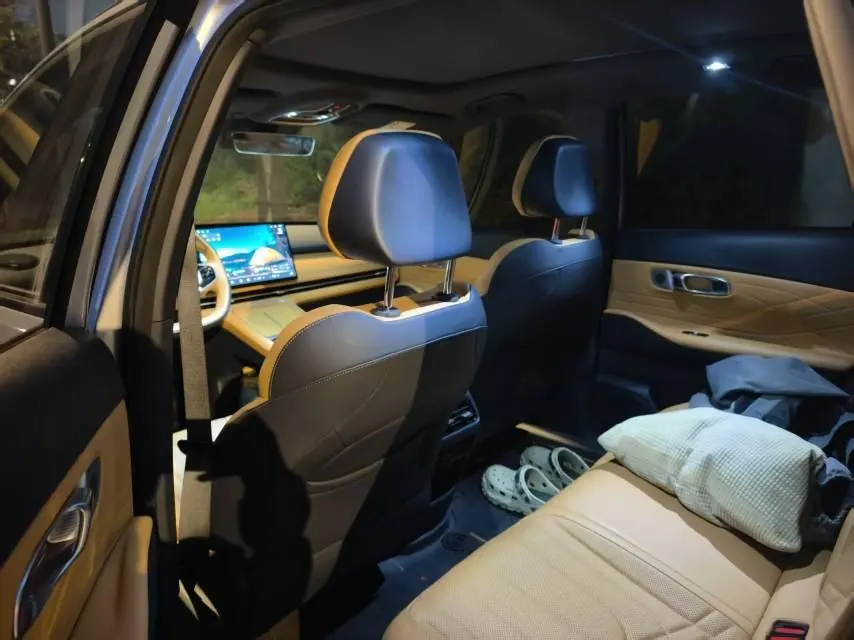 Geely Galaxy 2025 Starship 7 EM-i 1.5 55km Discovery Edition Automatic Gear 4