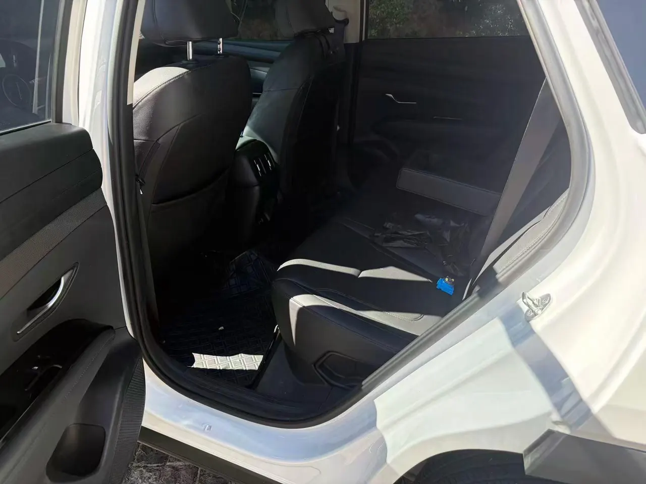Hyundai 2025 Tousheng L 1.5T Distinguished Edition Automatic Gear 3