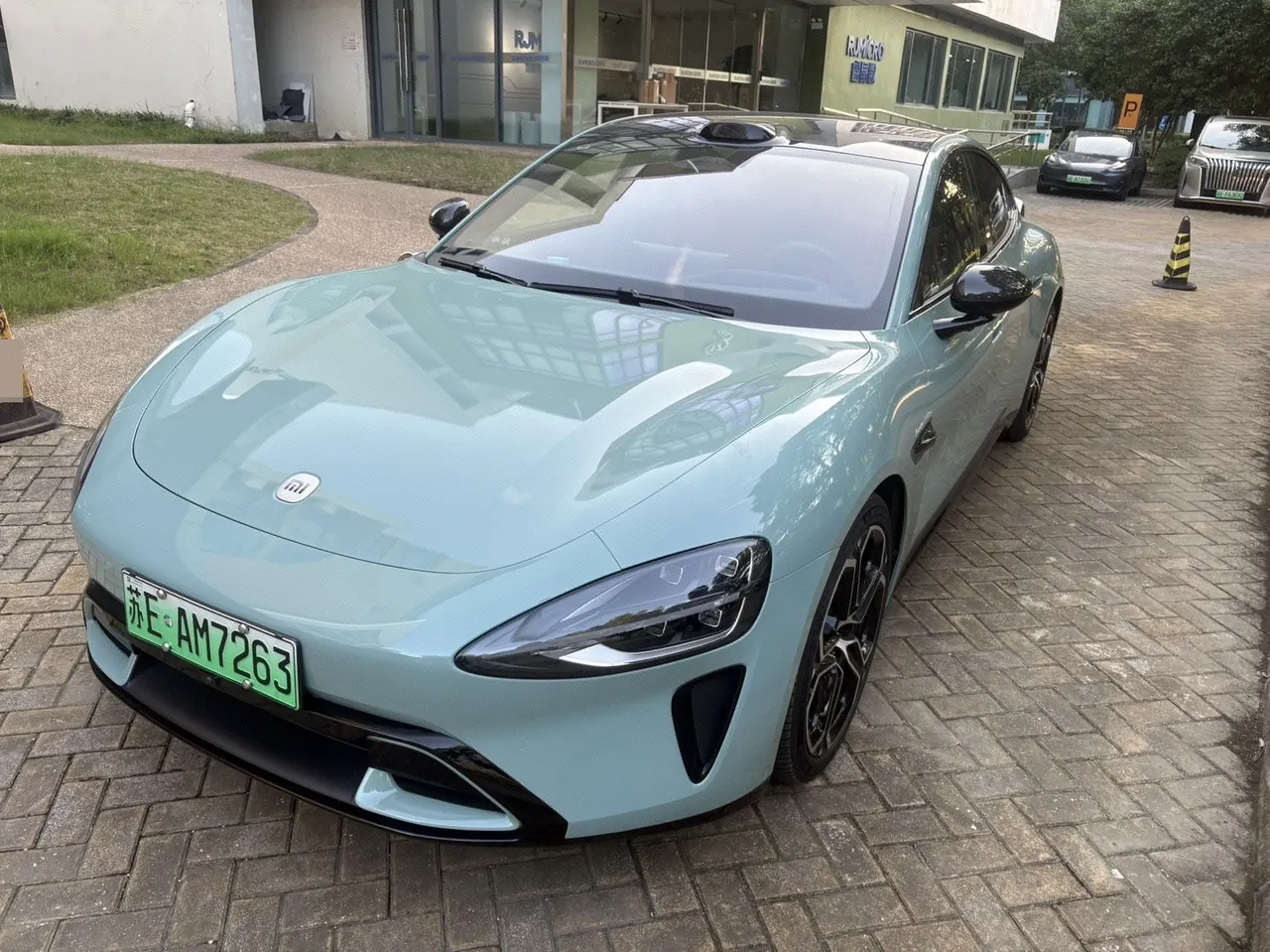 MI 2024 SU 7 750km Four-wheel Drive Max Founding Edition Automatic Gear - View 1