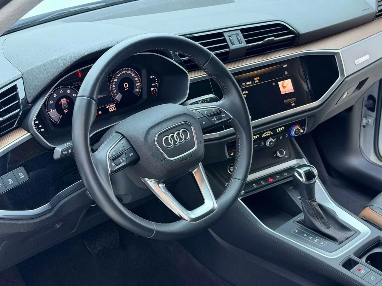 Audi 2021 Q3 1.4TFSI 35TFSI Fashion Elegant Automatic Gear 8