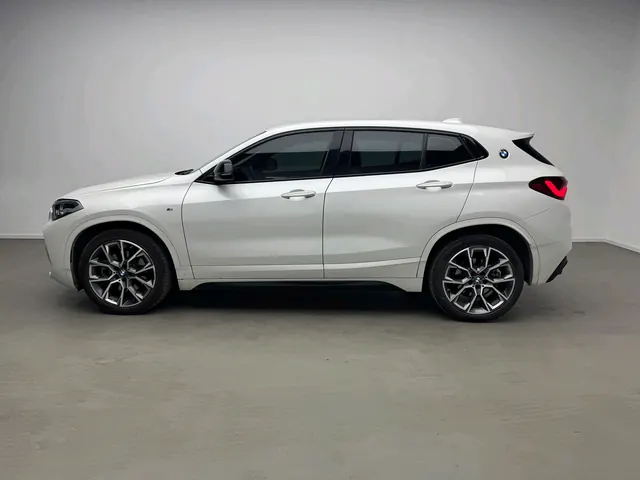 BMW 2021 X2 sDrive25i 2.0T Obsidian Night Edition Automatic Gear 4