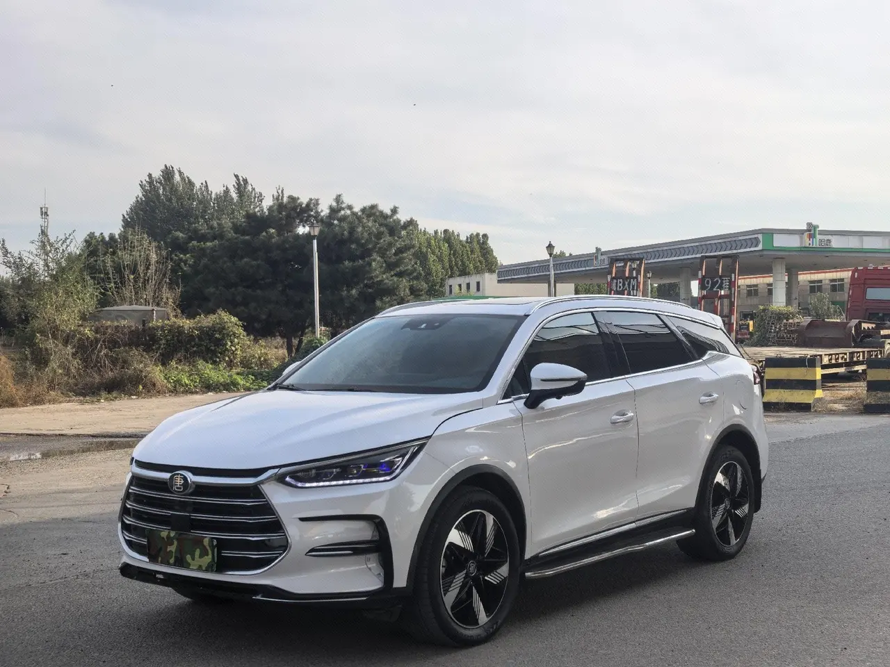 BYD Tang New Energy 2023 Tang DM-i 1.5T Stepless 112KM Champion Edition Honorable Automatic Gear - View 1