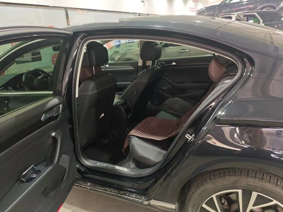 Volkswagen 2020 Magotan 2.0TSI 330TSI luxury automatic transmission 3
